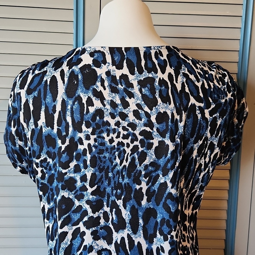 Jocelyn Smith Top Blue Leopard Print Top - Picture 8 of 11